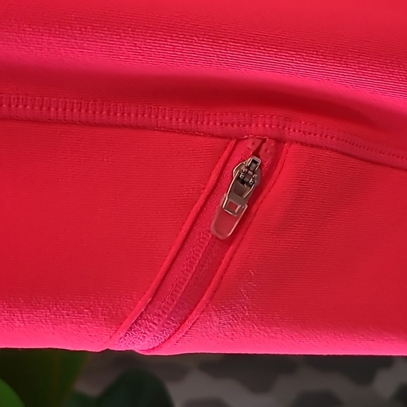 NWOT - MPG 25 inch hot pink leggings. Size medium . - Picture 2 of 4
